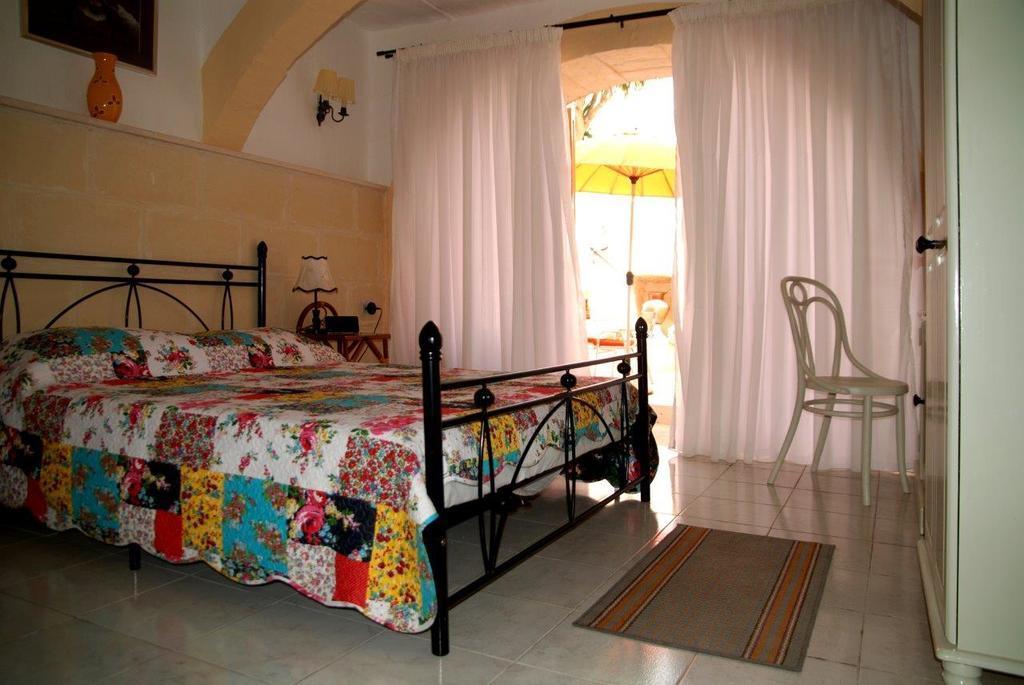Anna Karistu Accommodation Kerċem Zimmer foto